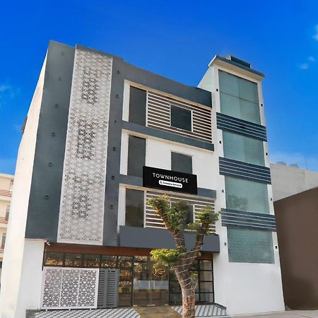 Super Townhouse Shaheed Path Near Ambedkar University Formerly Kings Paradise Bijnaur Экстерьер фото