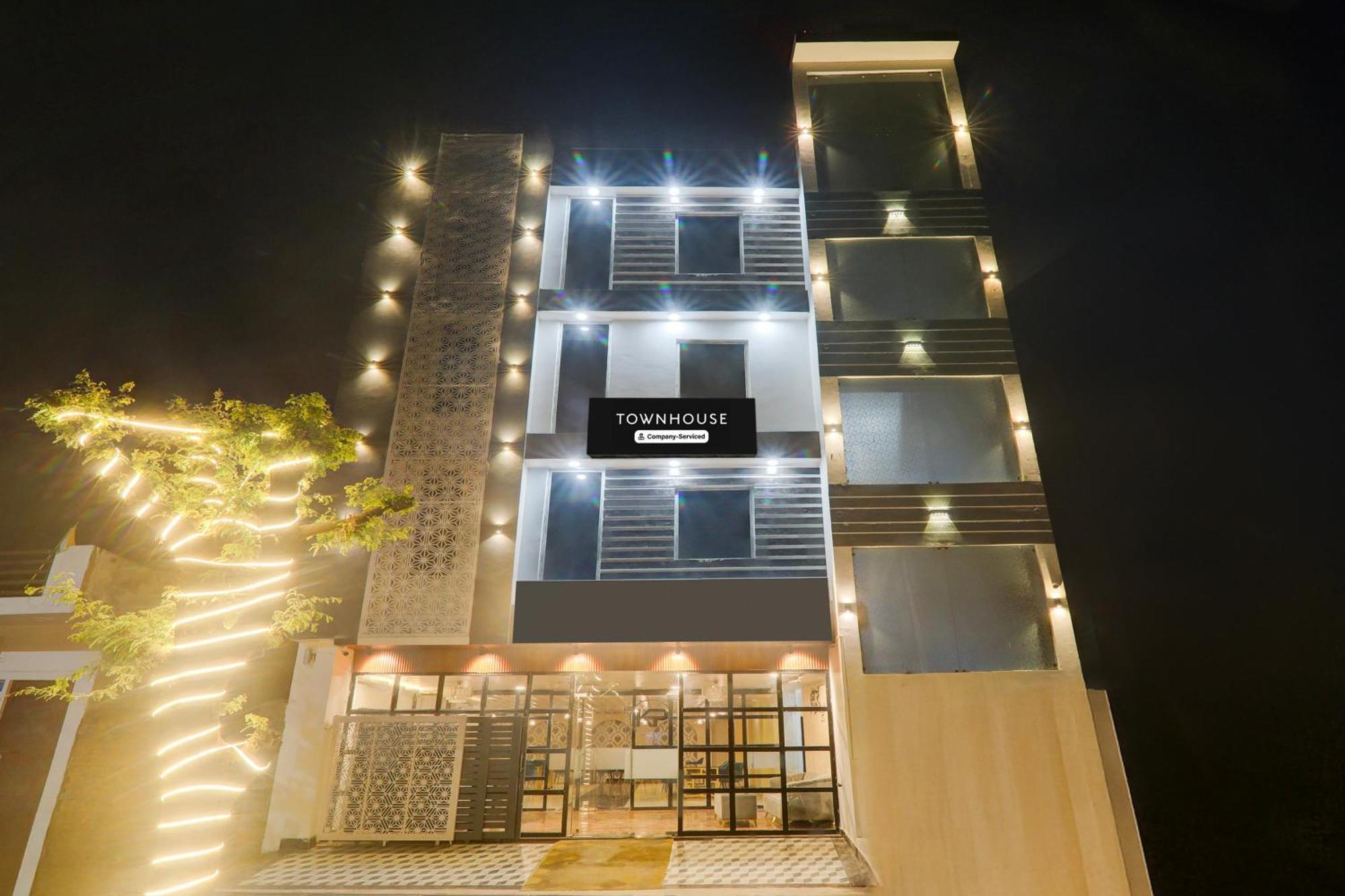 Super Townhouse Shaheed Path Near Ambedkar University Formerly Kings Paradise Bijnaur Экстерьер фото
